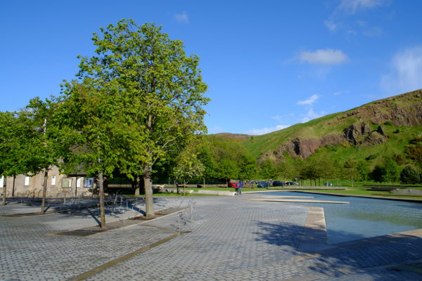 Park am schottischen Parlament